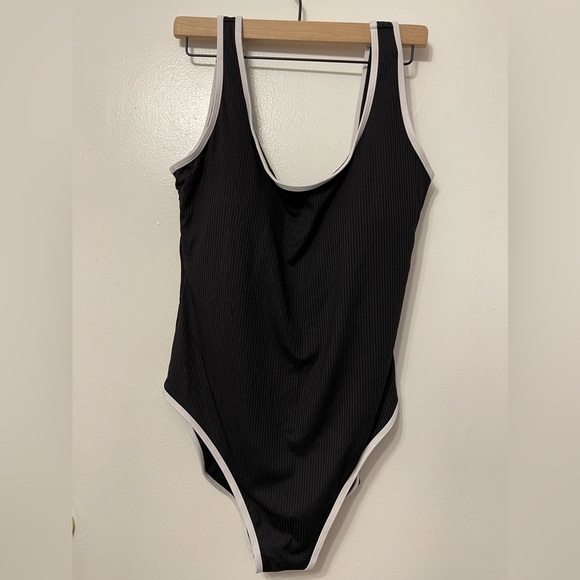Swimsuit One Piece XL Black Ribbed w/ White Trim - Picture 1 of 3